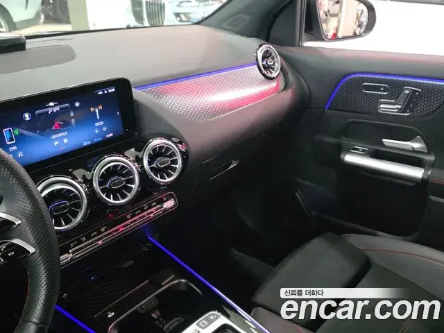 Mercedes-Benz GLA-Class 2025 — Фото 13/18