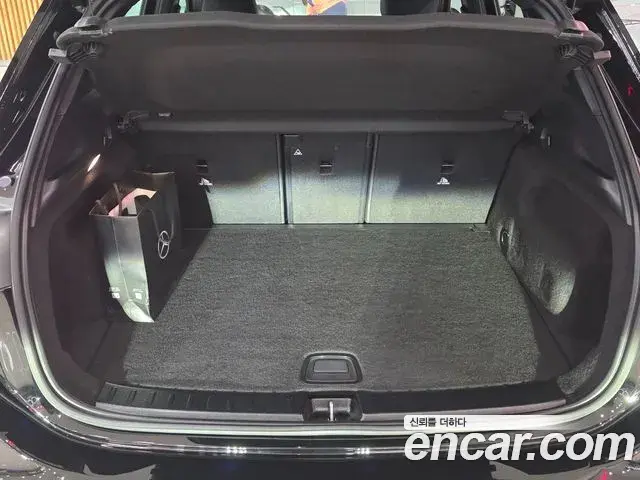 Mercedes-Benz GLA-Class 2025 — Фото 17/18