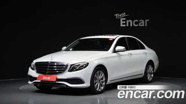 Mercedes-Benz E-Class 2018 — Фото 1/20