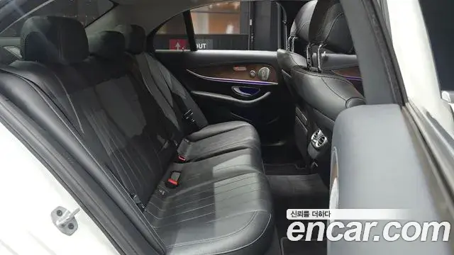 Mercedes-Benz E-Class 2018 — Фото 11/20
