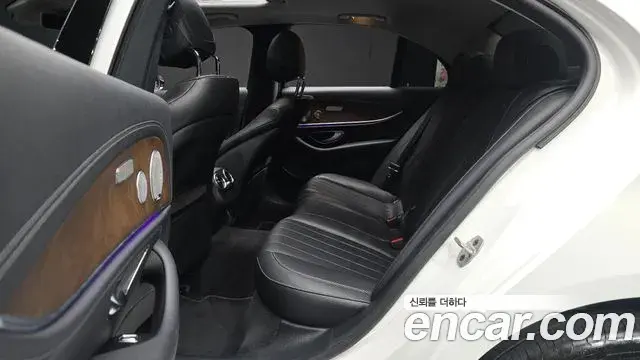 Mercedes-Benz E-Class 2018 — Фото 12/20