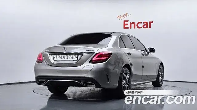 Mercedes-Benz C-Class 2020 — ფოტო 28/35