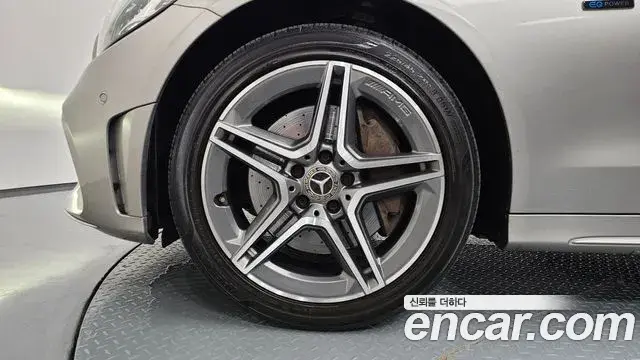 Mercedes-Benz C-Class 2020 — ფოტო 33/35