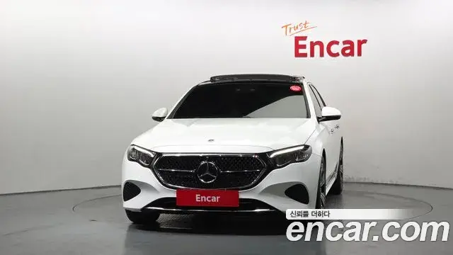 Mercedes-Benz E-Class 2025 — Photo 3/20