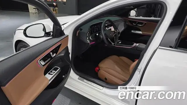 Mercedes-Benz E-Class 2025 — Photo 10/20