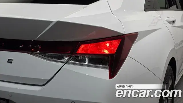 Hyundai The New Avante Hybrid 2021 — ფოტო 18/30