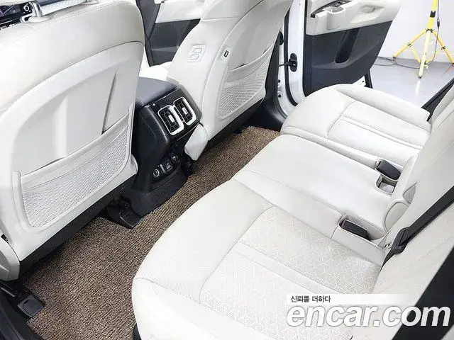 Kia Sorento 2023 — Photo 18/20