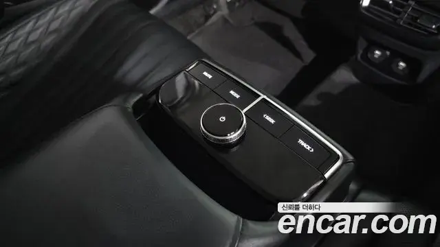 Kia K8 2022 — Photo 8/36