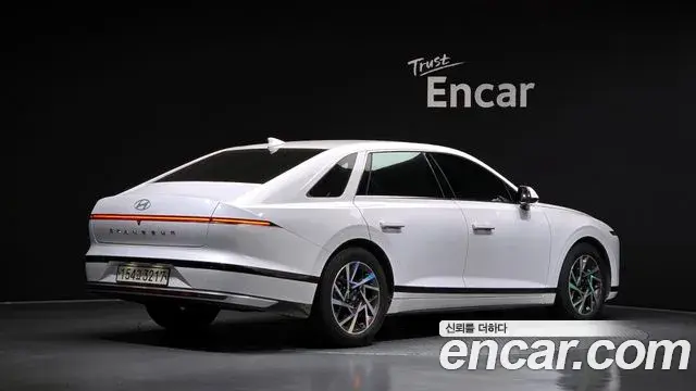 Hyundai Grandeur Hybrid 2024 — Photo 32/36