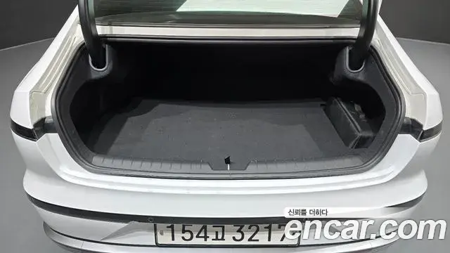 Hyundai Grandeur Hybrid 2024 — Photo 31/36