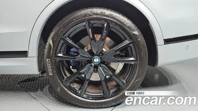 BMW X7 2024 — ფოტო 31/33