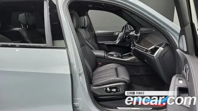 BMW X7 2024 — ფოტო 13/33