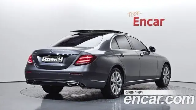 Mercedes-Benz E-Class 2019 — Şəkil 31/39