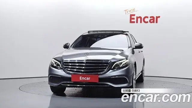 Mercedes-Benz E-Class 2019 — Şəkil 23/39