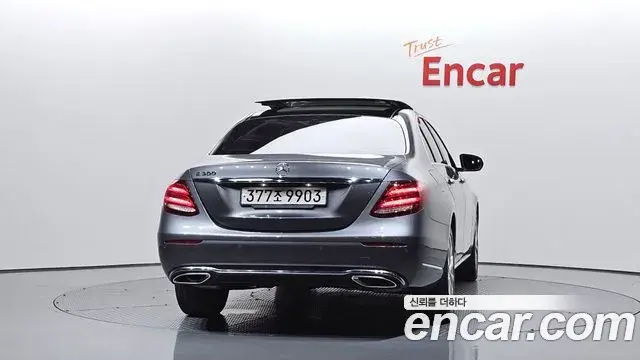 Mercedes-Benz E-Class 2019 — Şəkil 18/39
