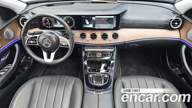 Mercedes-Benz E-Class 2019 — Şəkil 14/39