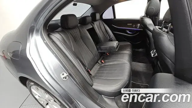 Mercedes-Benz E-Class 2019 — Şəkil 32/39