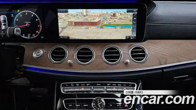 Mercedes-Benz E-Class 2019 — Şəkil 36/39