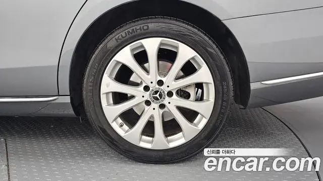Mercedes-Benz E-Class 2019 — Şəkil 24/39