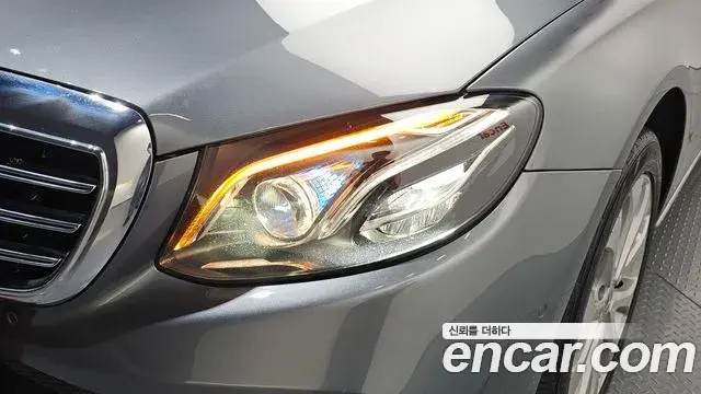 Mercedes-Benz E-Class 2019 — Şəkil 28/39