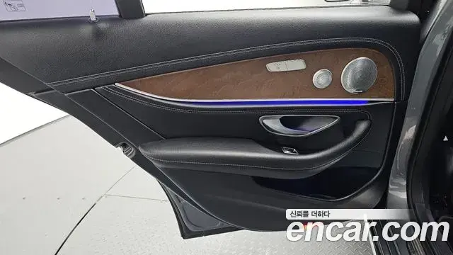 Mercedes-Benz E-Class 2019 — Şəkil 20/39
