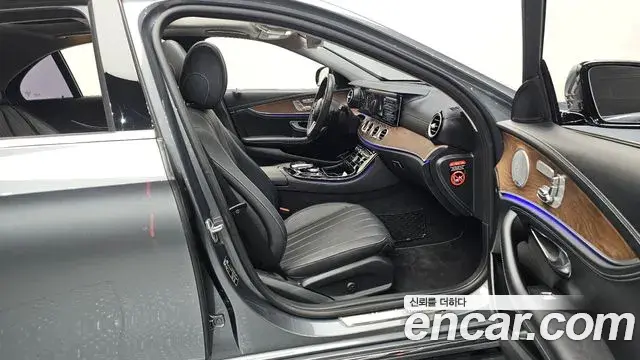 Mercedes-Benz E-Class 2019 — Şəkil 38/39