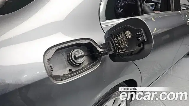 Mercedes-Benz E-Class 2019 — Şəkil 11/39
