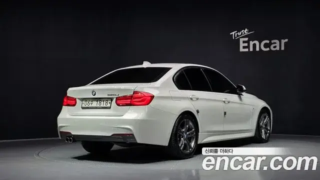 BMW 3 Series 2018 — ფოტო 21/29
