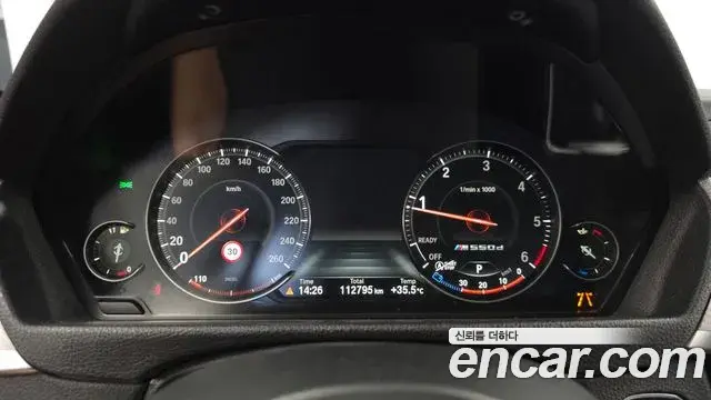 BMW 3 Series 2018 — ფოტო 24/29