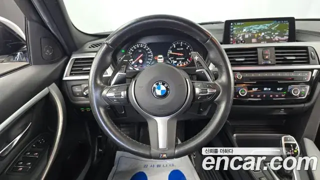 BMW 3 Series 2018 — ფოტო 2/29