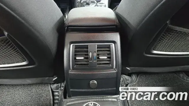BMW 3 Series 2018 — ფოტო 4/29