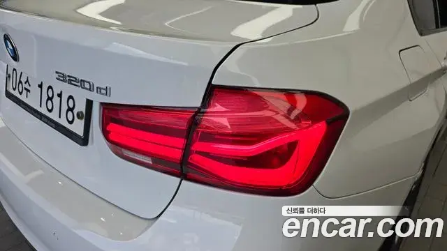 BMW 3 Series 2018 — ფოტო 14/29