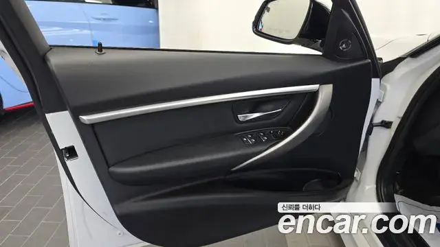 BMW 3 Series 2018 — ფოტო 10/29