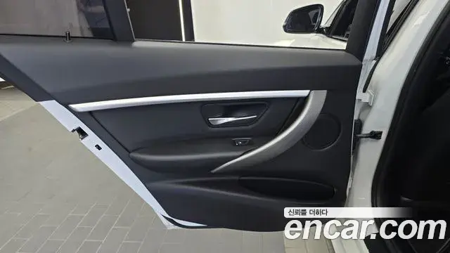 BMW 3 Series 2018 — ფოტო 3/29