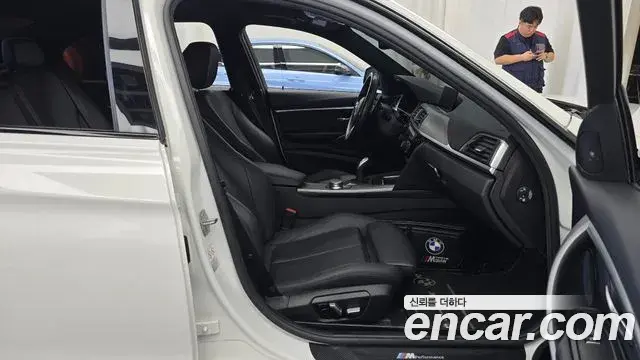 BMW 3 Series 2018 — ფოტო 26/29
