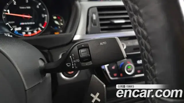 BMW 3 Series 2018 — ფოტო 28/29
