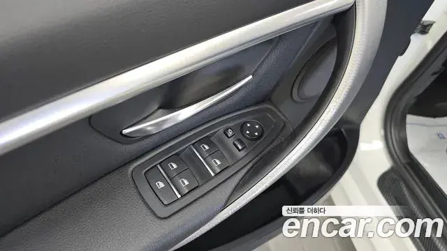 BMW 3 Series 2018 — ფოტო 7/29