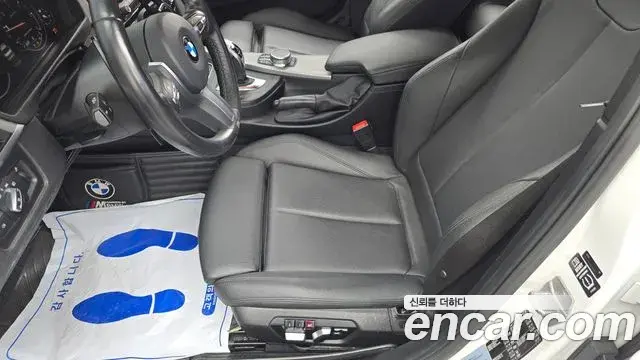 BMW 3 Series 2018 — ფოტო 6/29