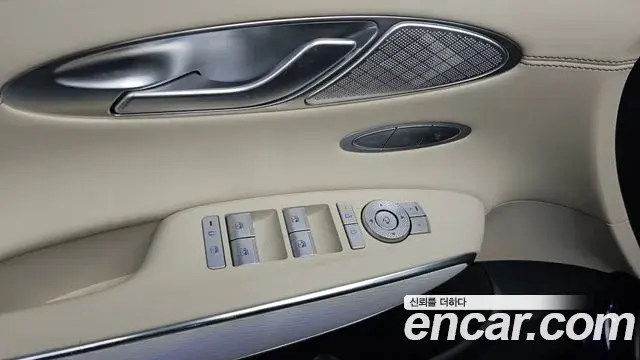 Genesis GV70 2024 — ფოტო 31/34