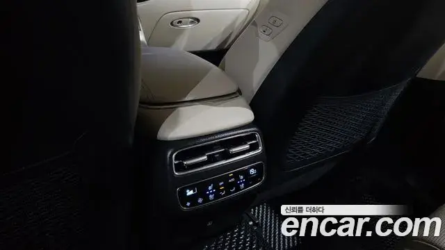 Genesis GV70 2024 — ფოტო 26/34