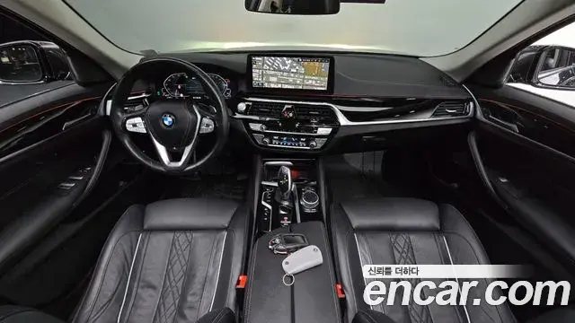 BMW 5 Series 2021 — Фото 11/20