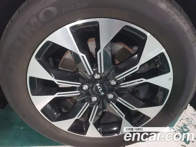 Kia Carnival 2021 — Фото 4/20