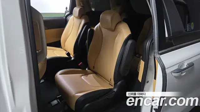 Kia Carnival 2021 — Photo 28/31