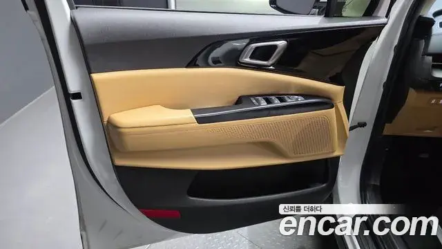 Kia Carnival 2021 — Photo 9/31