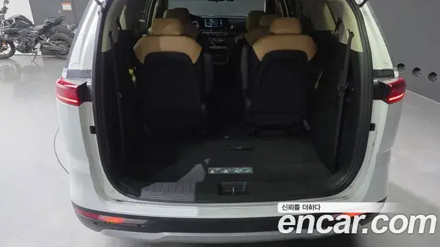 Kia Carnival 2021 — Photo 16/31