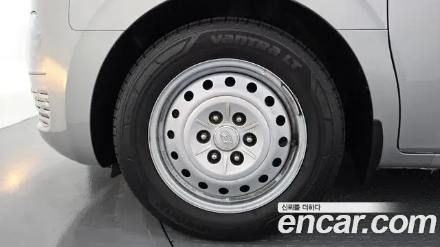 Hyundai Staria 2023 — ფოტო 11/20