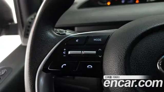 Hyundai Staria 2023 — ფოტო 17/20
