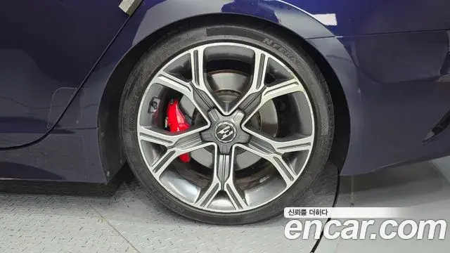 Kia Stinger 2018 — Şəkil 16/35