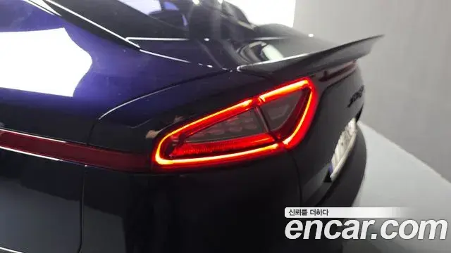Kia Stinger 2018 — Şəkil 35/35