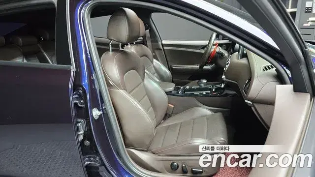 Kia Stinger 2018 — Şəkil 24/35